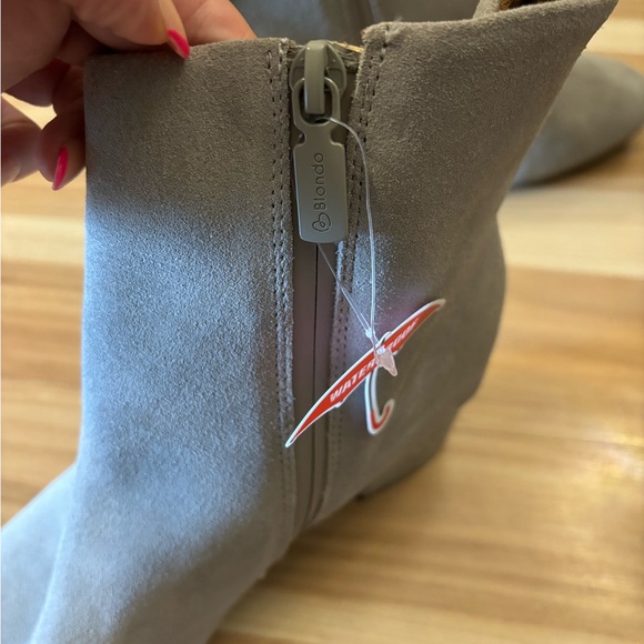 Blondo Women's Alida Waterproof Suede Ankle Bootie in Fallen Rock Gray Size 10 - Picture 10 of 15